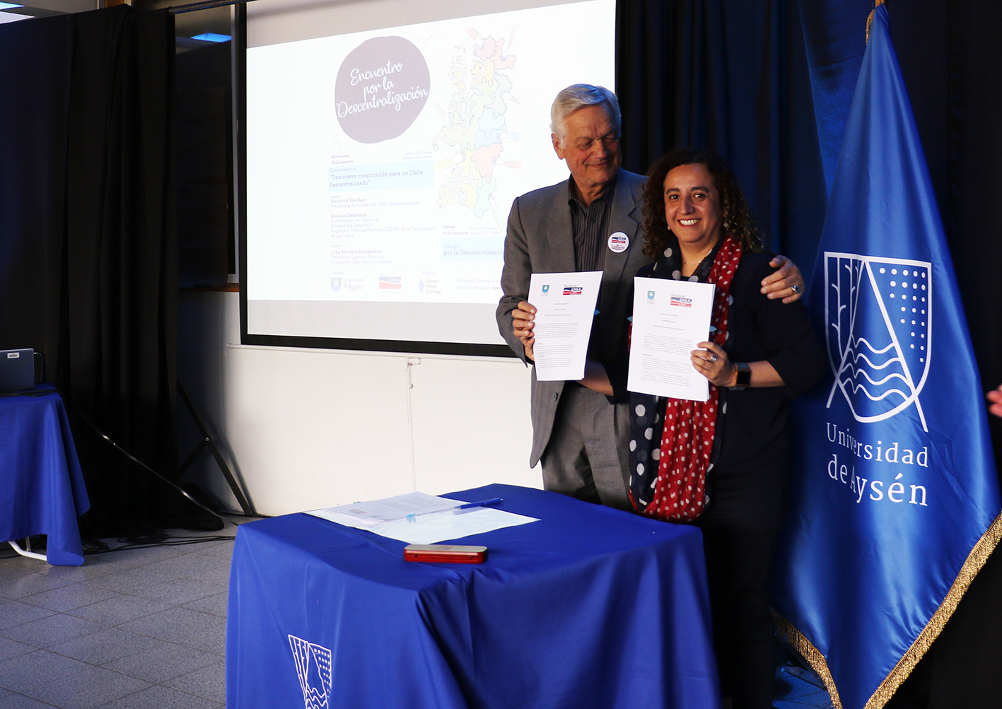 UAysén y Fundación Chile Descentralizado firman convenio de trabajo para promover la descentralización en el país