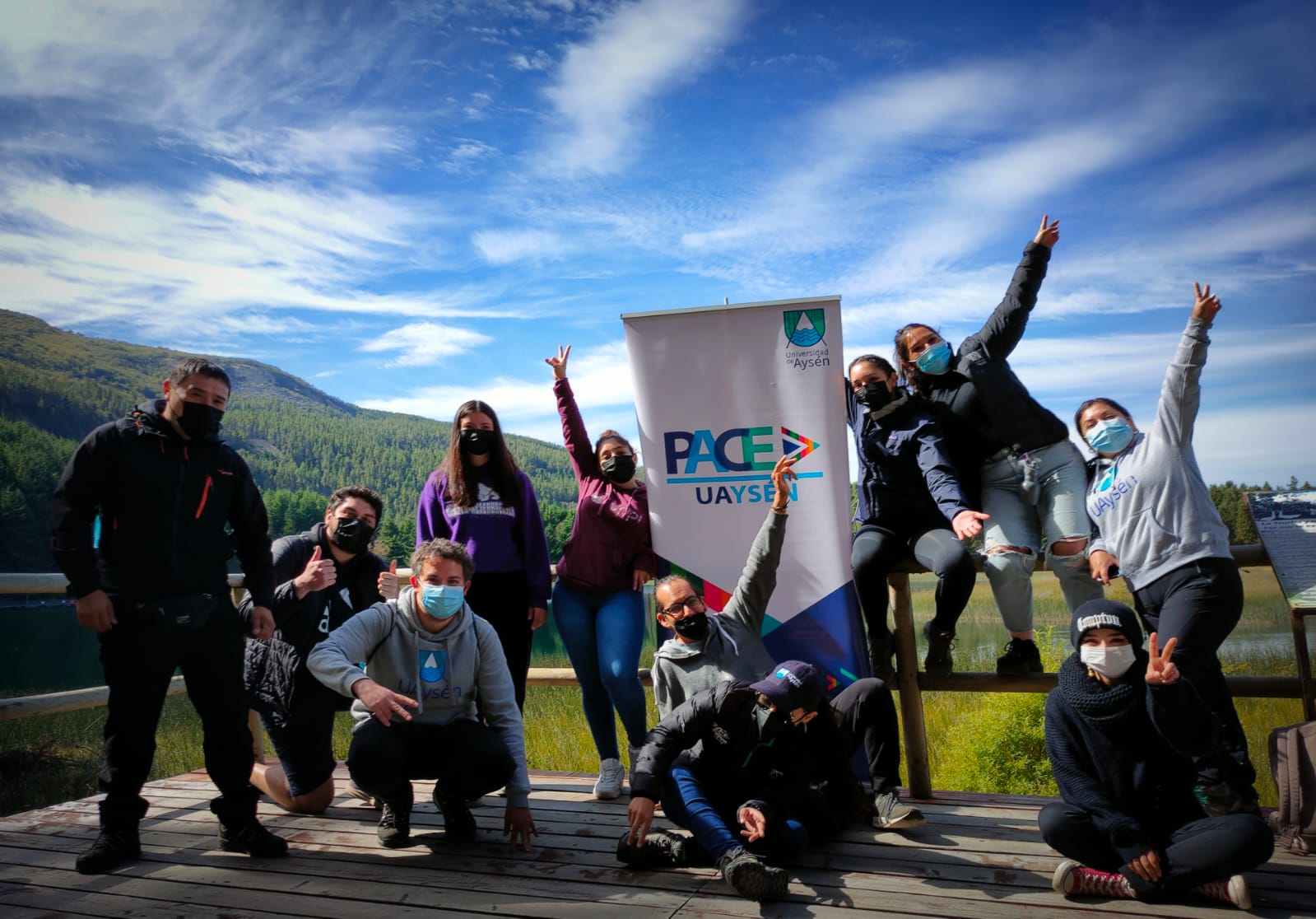 Estudiantes PACE compartieron experiencias durante caminata a la Reserva Nacional Coyhaique